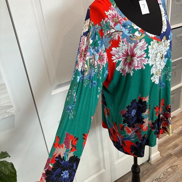 Johnny Was  Marritt Favorite Long Sleeve V-Neck Tee - Picture 2 of 7